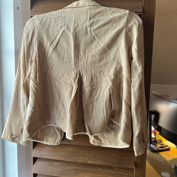 Club Monaco Cute Summer blazer. Perfect with pencil skirt or skinny jeans. - Picture 2 of 3